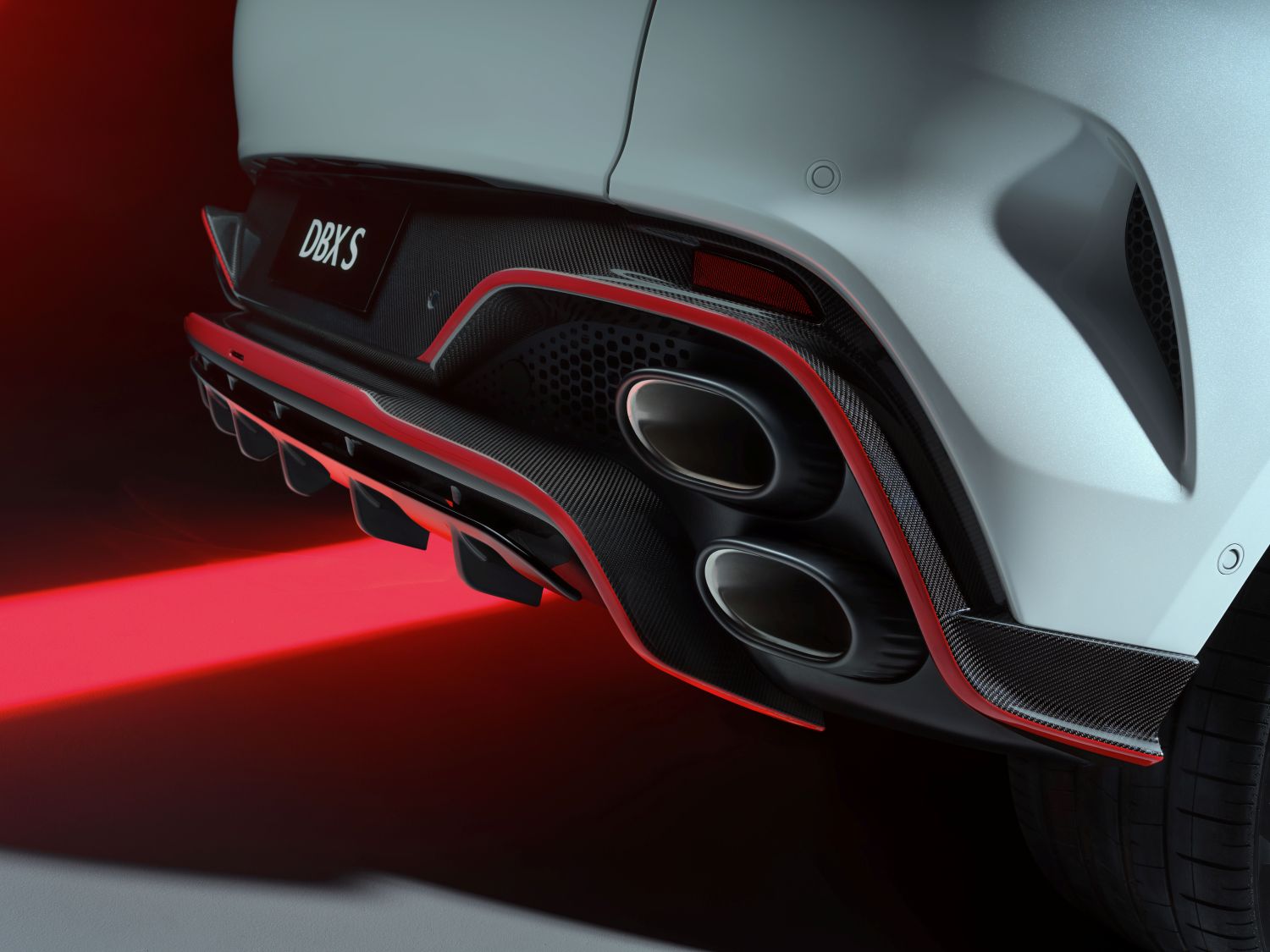 koncovky výfuku Aston Martin DBX S