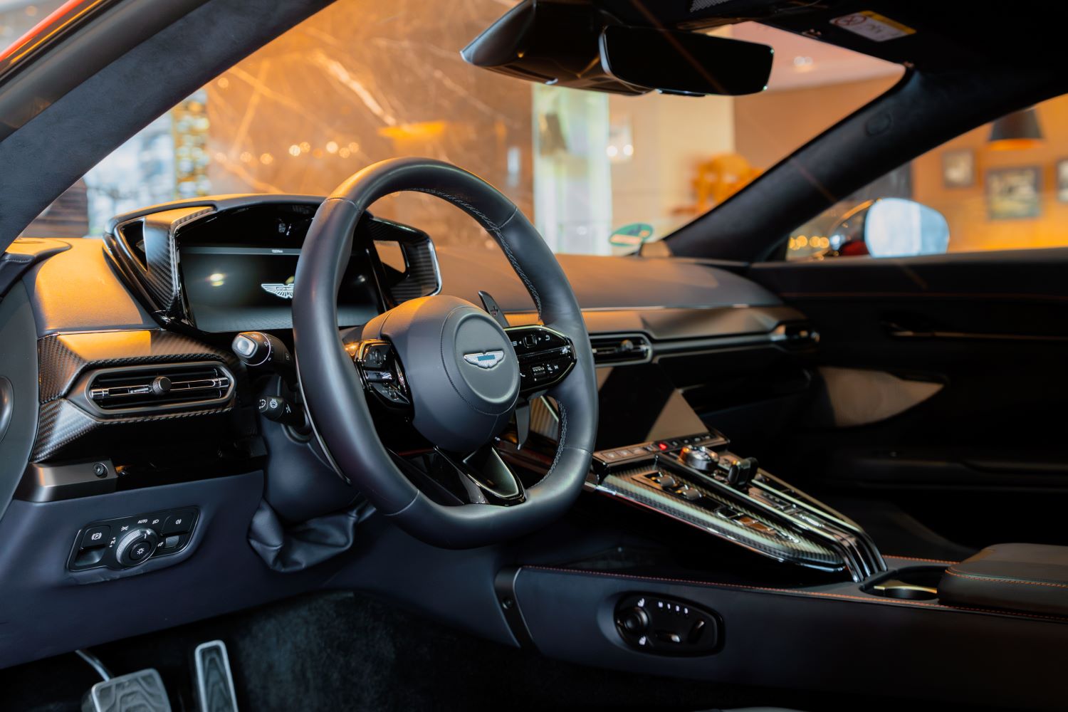 Aston Martin Vantage interiér