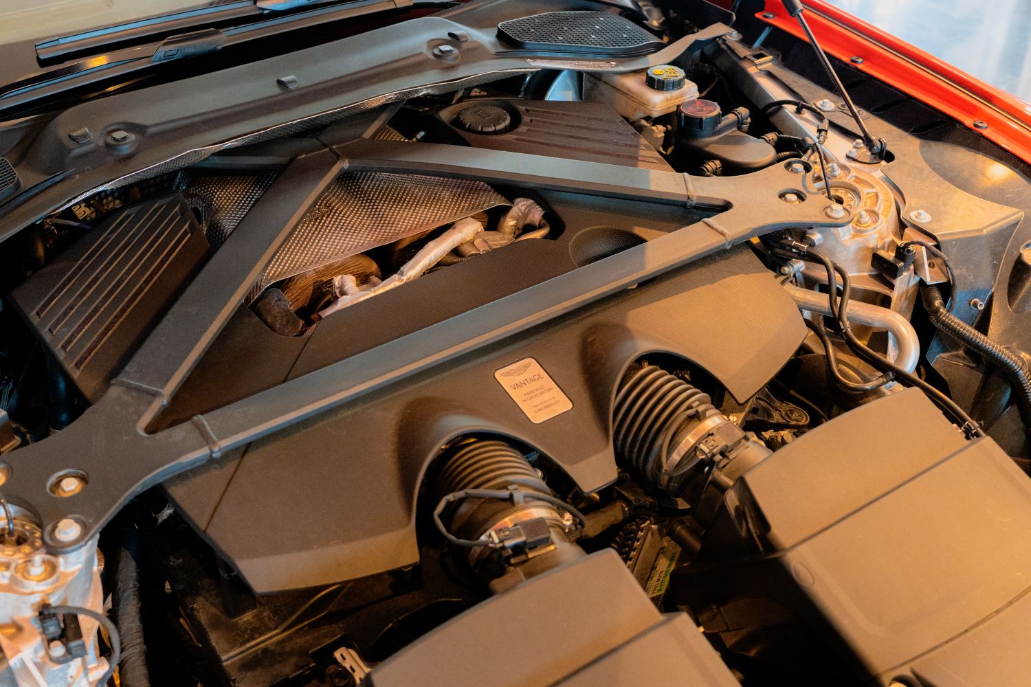 Aston Martin Vantage motor