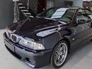 BMW M5 E39 s motorom W10 od VW a slovenskými značkami mieri do aukcie