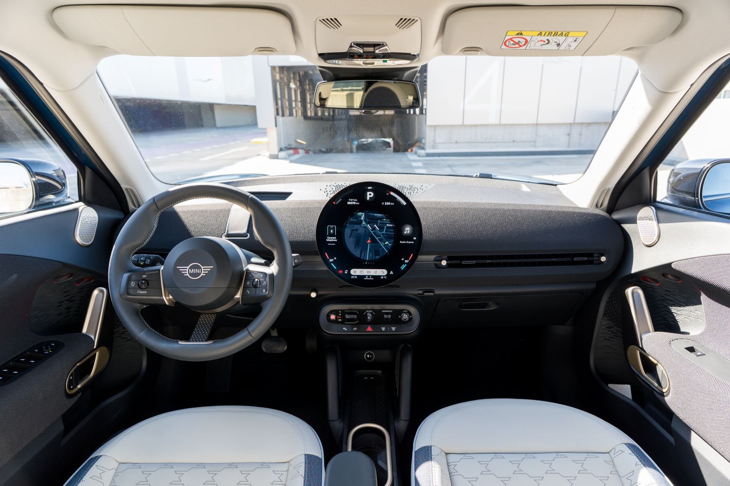 interiér Mini Aceman
