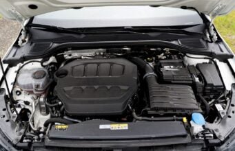 265 koní a turbo. Šoféri sa mu klaňajú, je hviezdou už 50 rokov motor 2,0 TSI vo vozidle Volkswagen Golf GTI