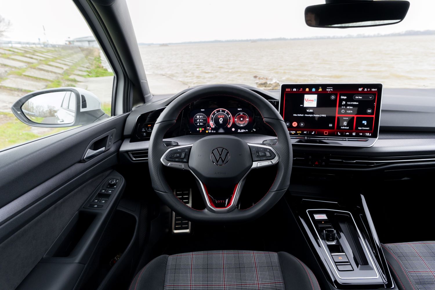Volkswagen Golf GTI interiér