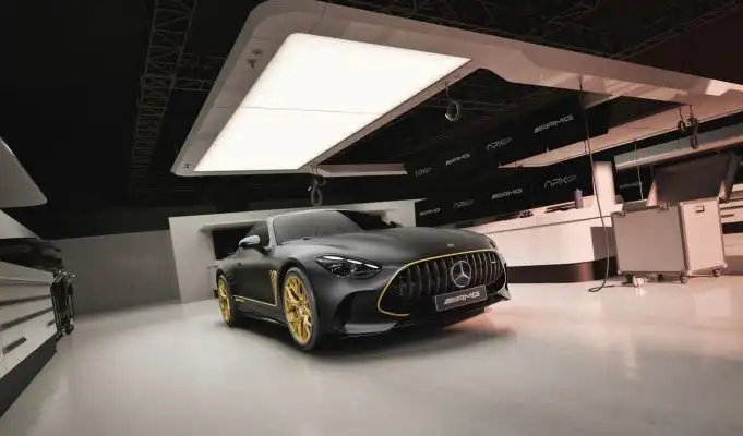 Mercedes-AMG GT 63 APXGP Edition 1 of 52 je na Slovensku Mercedes-AMG GT APXGP Edition