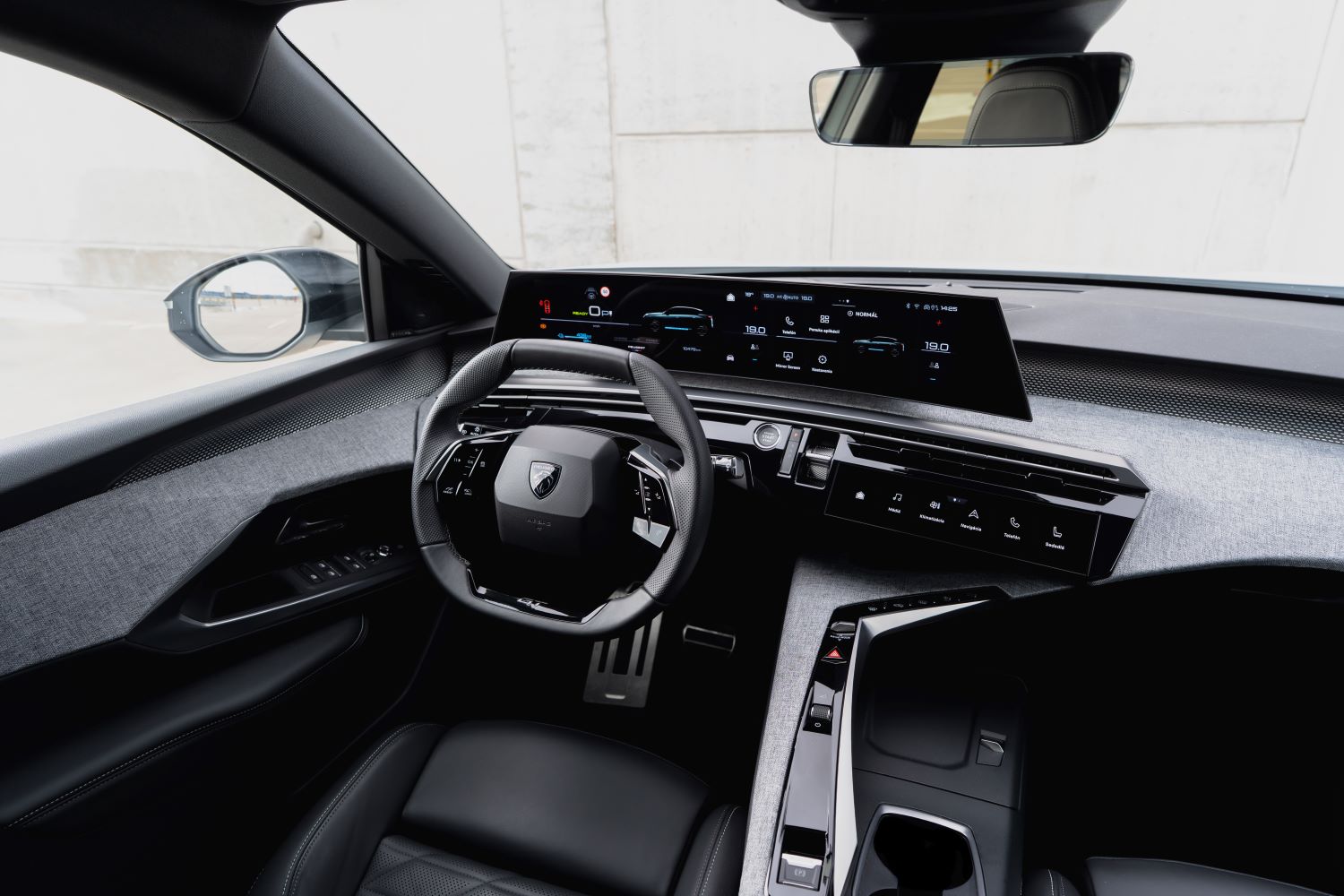 Peugeot E-3008