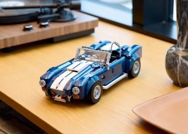 LEGO Icons Shelby Cobra 427