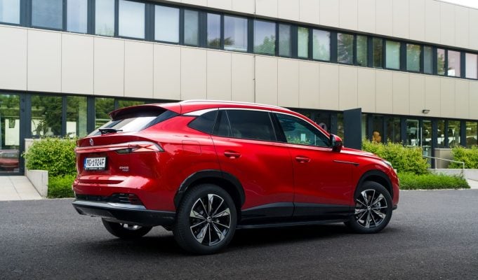 MG ukázalo, ako zmení plug-in hybridy. Takto budú vyzerať v roku 2027 MG HS PHEV