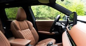Mitsubishi Outlander interiér predné sedadlá