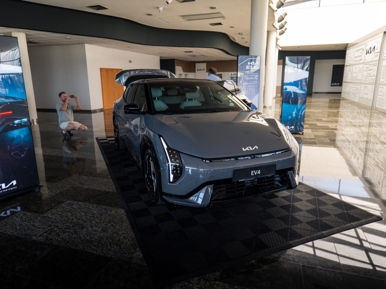 KIA EV4