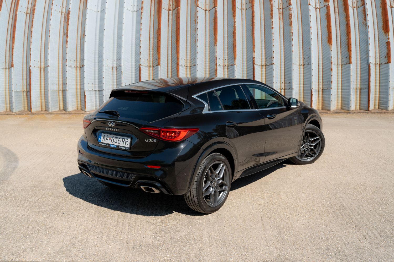 Infiniti Q30