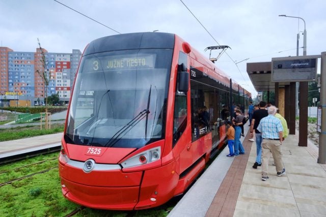 Petržalka_električka_1
