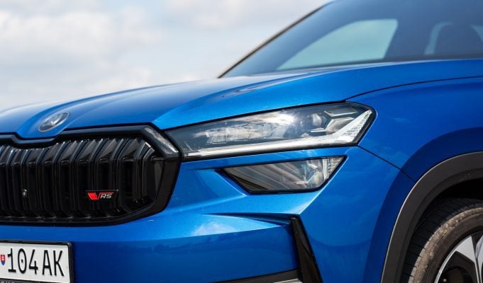 K novému autu vám dajú zľavu 7 500 €, plnú nádrž aj diaľničnú známku. Vieme, kde treba objednávať Škoda Kodiaq RS