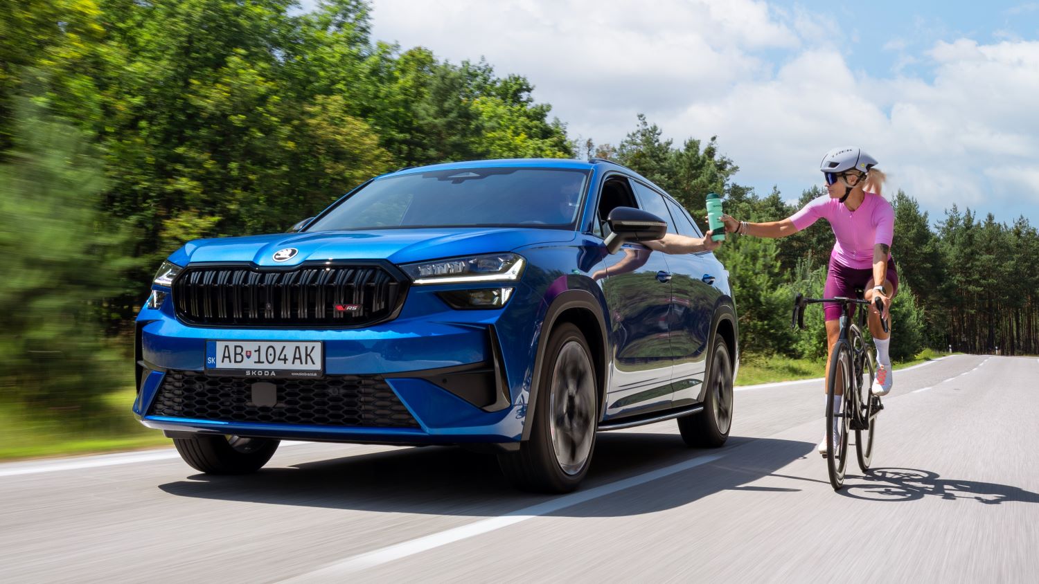 Alexandra Kárniková z projektu Bratislavské bohyne pri vozidle Škoda Kodiaq RS