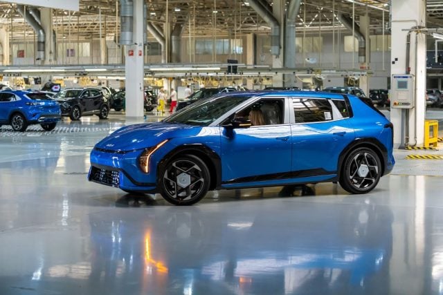 Kia EV4 schádza z výrobnej linky v závode v Tepličke nad Váhom