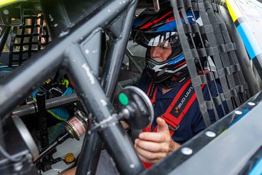 Petr Pavel vo vozidle NASCAR
