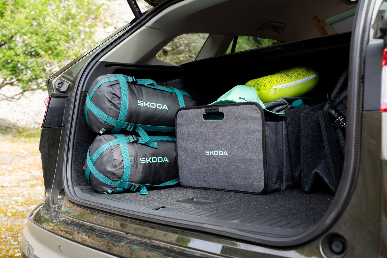 batožinový priestor s príslušenstvom na stanovanie