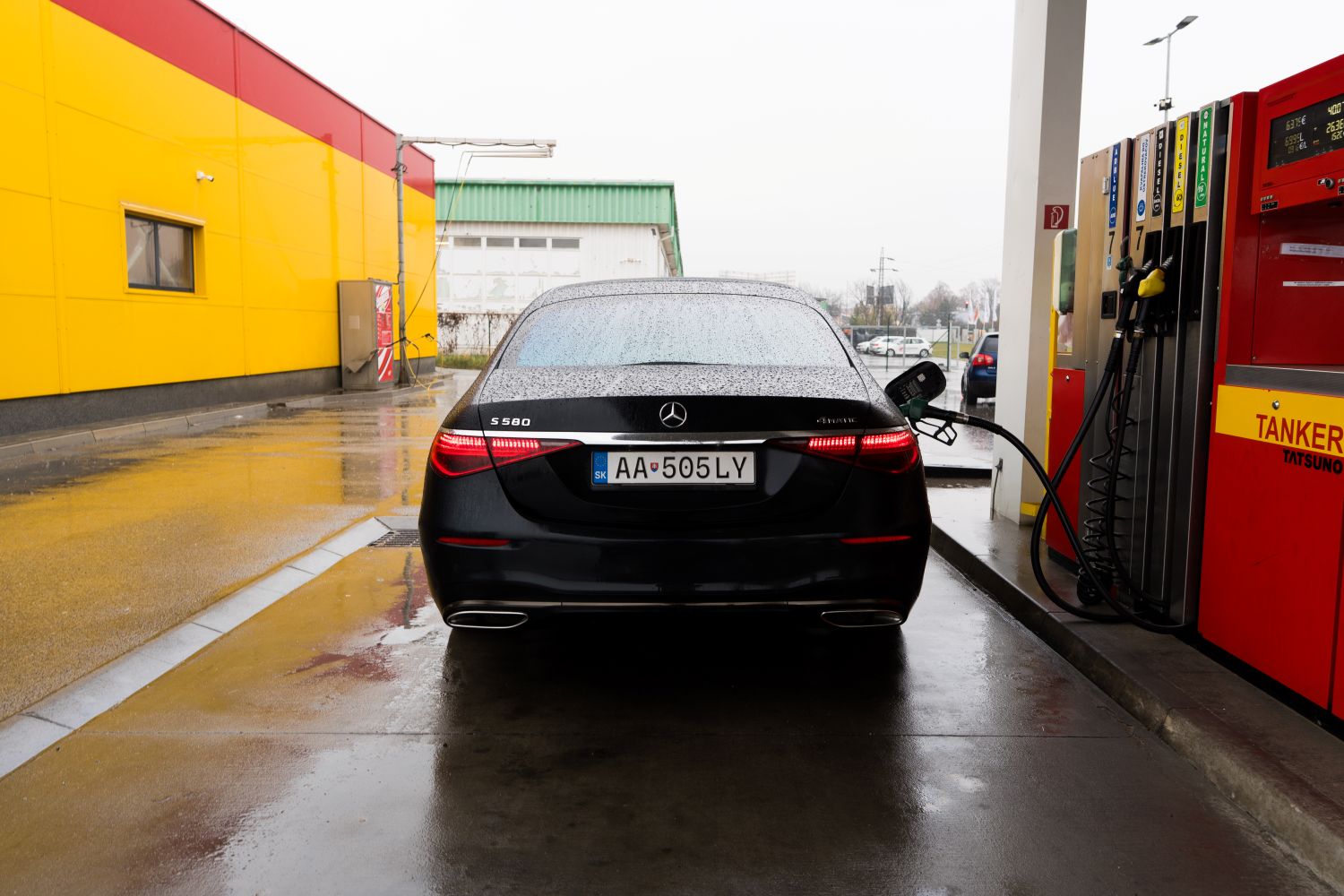 tankovanie na čerpacej stanici TANKER