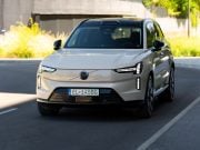 Volvo prežíva ťažké obdobie. Zachrániť ho má elektromobil s dojazdom 810 km Volvo EX90