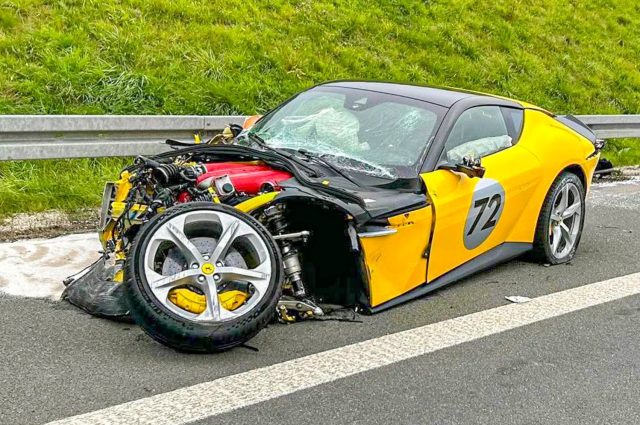 zničené Ferrari 12Cilindri po dopravnej nehode