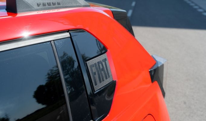 Stojí 18-tisíc a jazdí za 4 l/100 km. V tomto aute sa budete usmievať na ceste aj na pumpe Fiat Grande panda hybrid