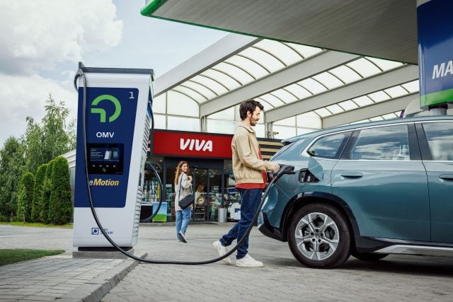 OMV čerpacia a nabíjacia stanica