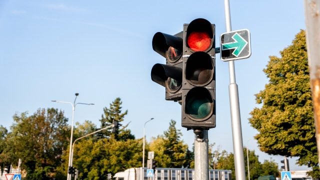 zelená šípka pri semafore