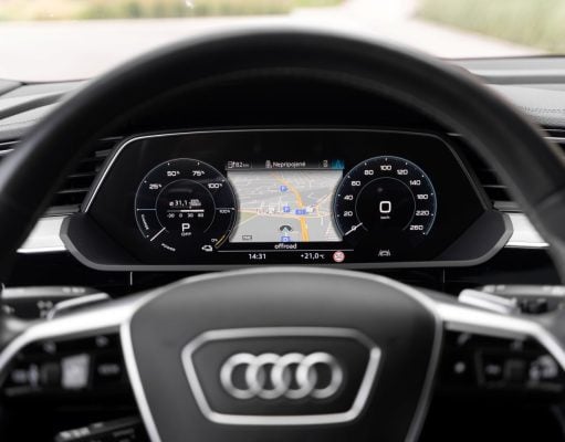 Na luxusnom Audi sa predvádzali celebrity, teraz stojí ako Fabia Audi etron