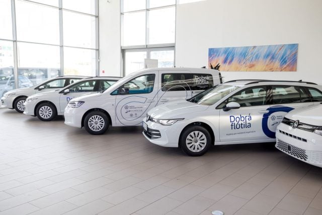 flotila vozidiel Volkswagen Golf a Caddy