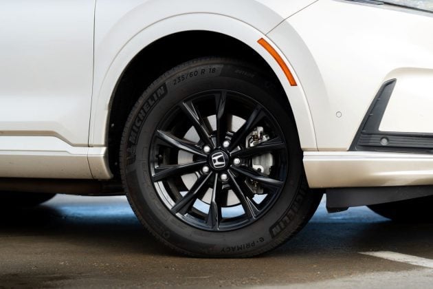 disk kolesa v matnej čiernej farbe