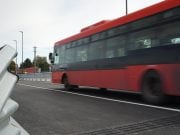 Autobus zastaví, ale nemôžete vystúpiť. Na vybraných linkách platia zvláštne obmedzenia