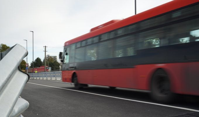 Autobus zastaví, ale nemôžete vystúpiť. Na vybraných linkách platia zvláštne obmedzenia