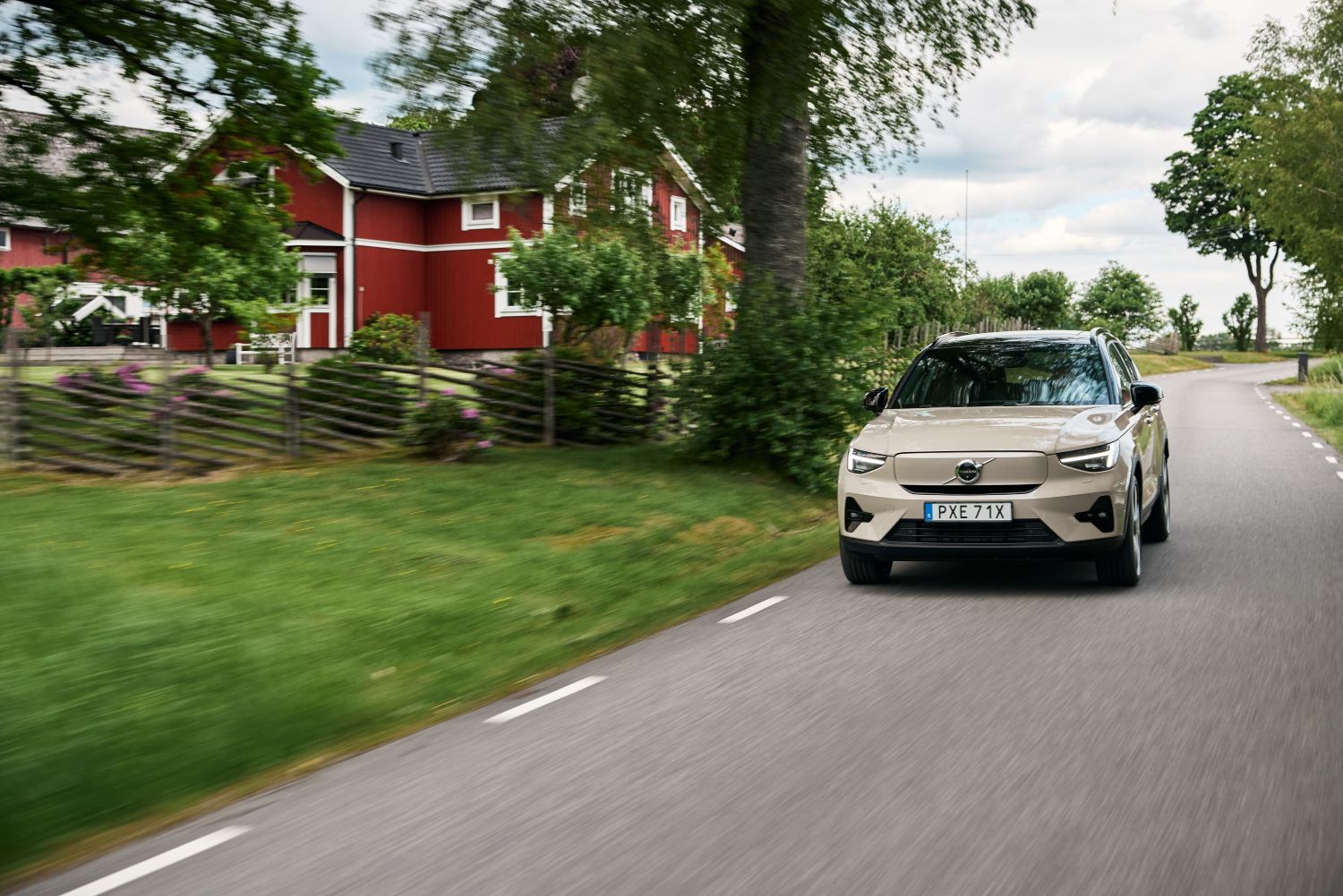 Volvo EX40