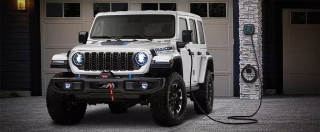my25-jeep-wrangler-4xe-hero-charger-installation-v3-desktop