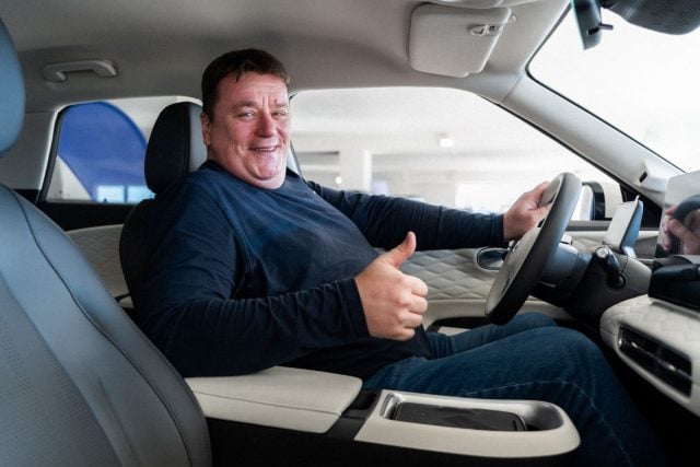 Dongfeng_BOX_1 muž za volantom