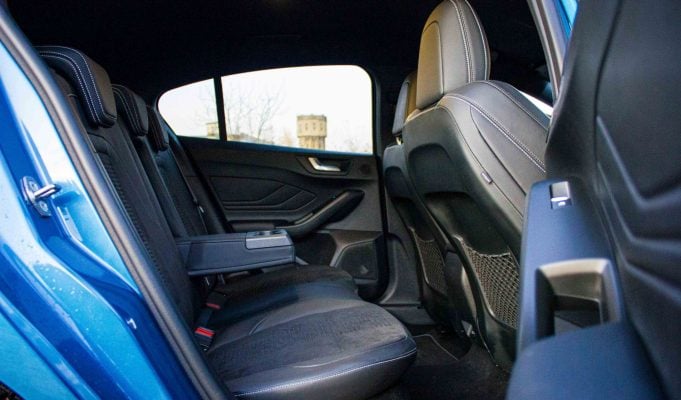 Toto auto sa predávalo 27 rokov, teraz nepochopiteľne končí zadné sedadlá Ford Focus ST