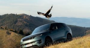 Luxus, elegancia, výkon aj ticho. Keď chcete všetko v jednom aute, vyberiete si TOTO Range Rover