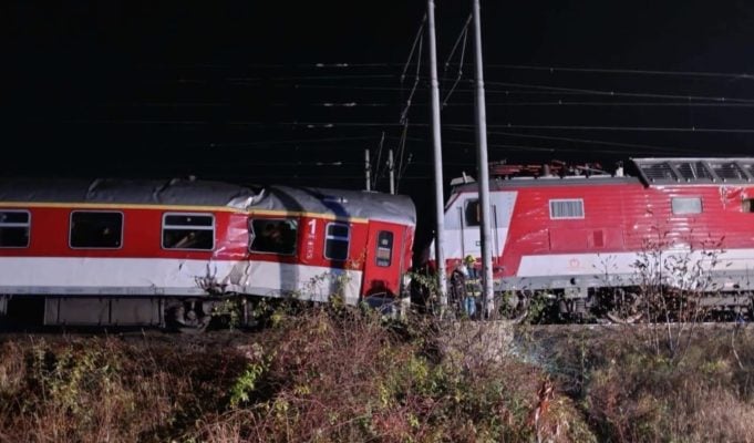 Pri nehode vlakov v Pezinku rušňovodič násilím prestavil výhybku zrážka vlakov pri Pezinku
