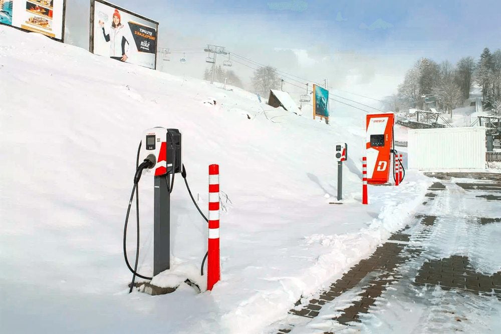 nabíjacie stanice ZSE Drive pri lyžiarskom stredisku
