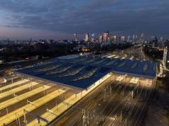 Bratislava závidí. Pozrite, ako vyzerá vlaková stanica vo Varšave vlaková stanica Varšava