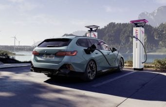 Bruselskí úradníci sú frustrovaní z jazdenia na elektromobiloch BMW i5 IONITY