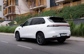 Nové elektromobily skoncujú s 12 V batériou a umožnia vnútri stáť Leapmotor C10 REEV