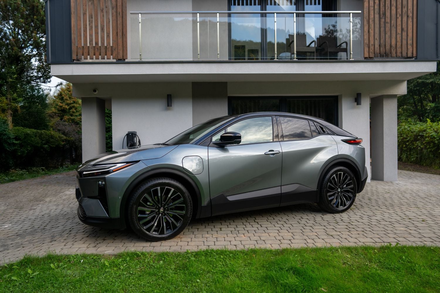 Toyota C-HR+