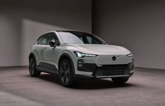 Strach z dojazdu je minulosťou. Vodičov elektromobilov teraz trápi úzkosť z hot-dogov Volvo EX60