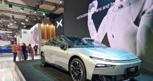 Xpeng ukázal konkurenta pre VW ID7. Nabije sa za 12 minút Xpeng P7+