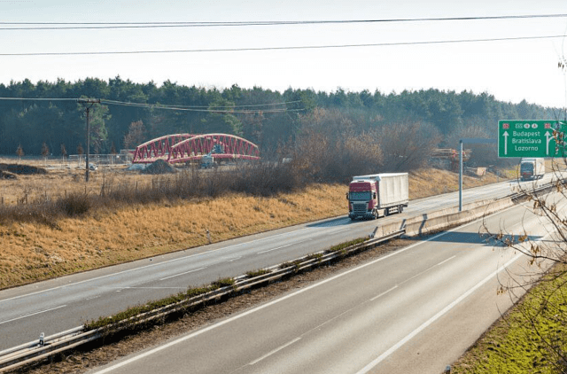 cyklolavka-malacky-5 diaľnica D2