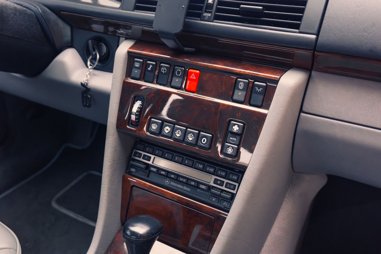 Mercedes-Benz E400 W124