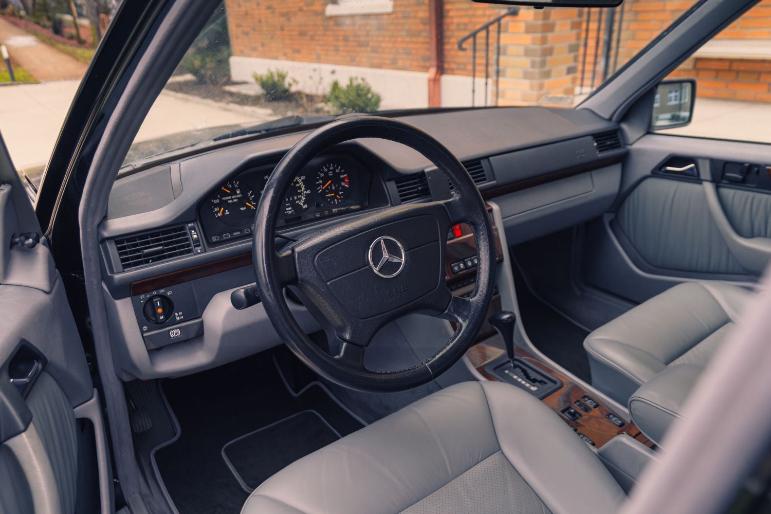 Mercedes-Benz E400 W124