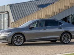 Škoda Superb dostala najsilnejší pohon, prekonáva aj Kodiaq RS Škoda Superb iV