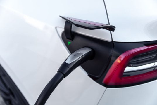 Tesla nabíjanie elektromobilu