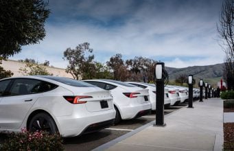 Hrôza vo Viedni končí. V Bratislave otvoria prvý servis Tesly Tesla Superchargers